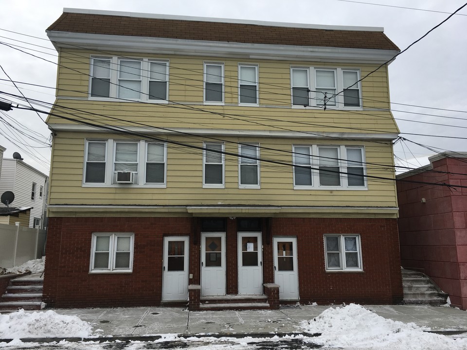 9 Patterson St in Kearny, NJ - Building Photo