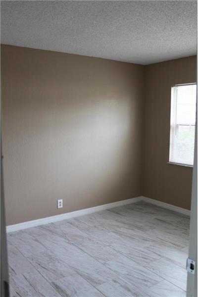 1524 SE Royal Green Cir in Port St. Lucie, FL - Foto de edificio - Building Photo