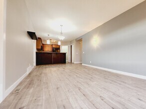 2565 Hanna Crescent NW in Edmonton, AB - Building Photo - Building Photo