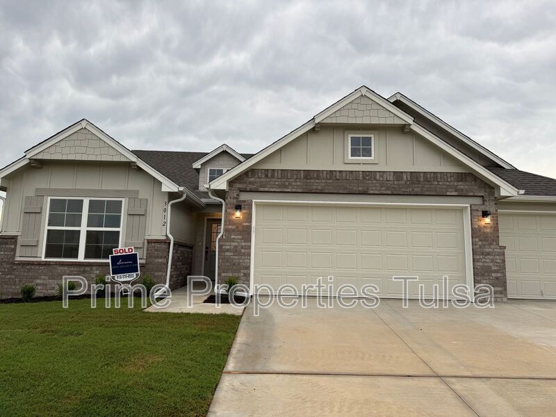 3012 S Redwood Ave in Broken Arrow, OK - Building Photo
