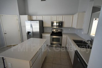 1158 West Swan Drive in Chandler, AZ - Building Photo - Building Photo