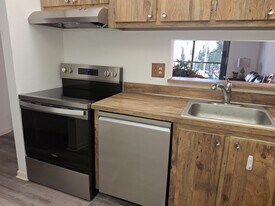 5220 Las Verdes Cir in Delray Beach, FL - Building Photo