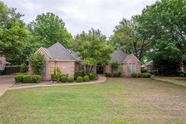 325 Highland Oaks Cir in Southlake, TX - Foto de edificio