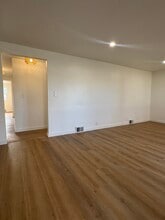 249 Dunlop Ave, Unit Lower in Tonawanda, NY - Building Photo - Building Photo