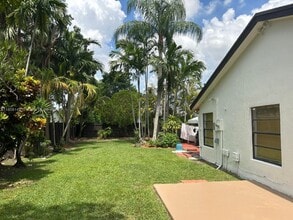 12800 SW 104th Terrace in Miami, FL - Building Photo - Building Photo