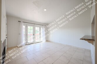 14203 N 19th Ave in Phoenix, AZ - Foto de edificio - Building Photo