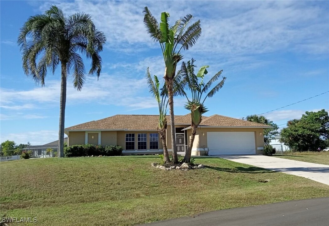 1818 NW 28th Pl in Cape Coral, FL - Building Photo