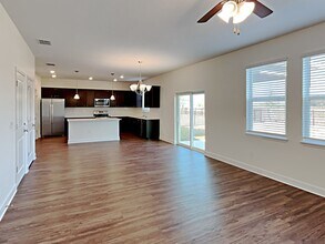 1370 Ashlyn Ct in Lawrenceville, GA - Foto de edificio - Building Photo