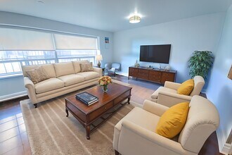 710 Spadina Ave. in Toronto, ON - Building Photo - Building Photo