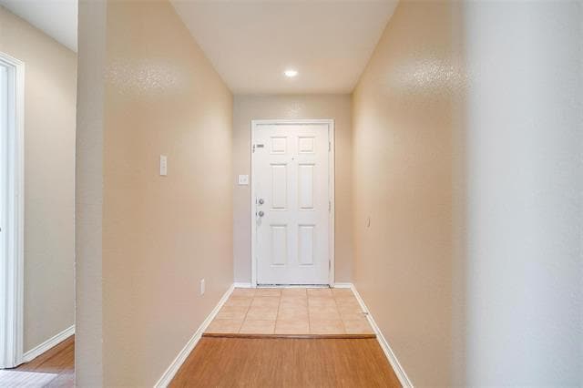 1108 W Cottonwood Dr in Crowley, TX - Foto de edificio - Building Photo