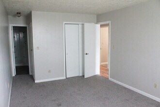 8169 Old Farm Ln in Indianapolis, IN - Foto de edificio - Building Photo