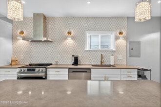 1537 W Market St in Louisville, KY - Building Photo - Building Photo