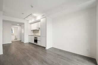 4015 The Exchange in Mississauga, ON - Building Photo - Building Photo