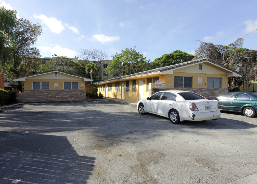 Manor Apartments in Miami, FL - Building Photo