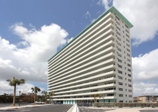 Caribe in Fort Lauderdale, FL - Building Photo - Building Photo