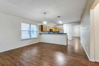 1611 Venus Dr E in Lancaster, TX - Building Photo - Building Photo