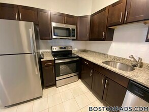 757 Highland Ave in Needham, MA - Building Photo - Building Photo