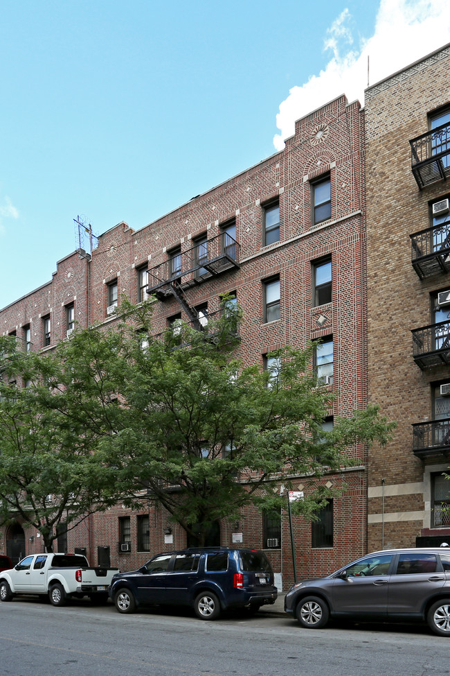 64 Vermilyea Ave in New York, NY - Building Photo - Building Photo