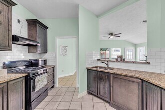 11838 Plumbrook Dr in Houston, TX - Building Photo - Building Photo