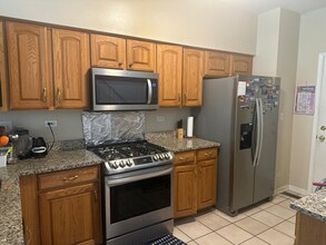 1086 Park Hill Cir in Aurora, IL - Building Photo - Building Photo