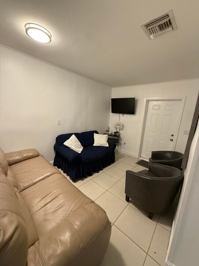 5604 Garden Ave in West Palm Beach, FL - Foto de edificio - Building Photo