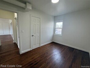 24720 Michigan Ave in Dearborn, MI - Building Photo - Building Photo