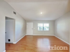 2933 Sabal Palm Dr in Edgewater, FL - Building Photo - Building Photo