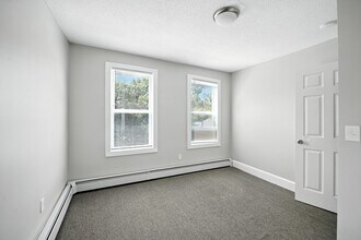 1370 Worcester St in Springfield, MA - Foto de edificio - Building Photo