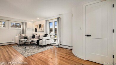 343 S Elm St in Birmingham, MI - Building Photo - Building Photo