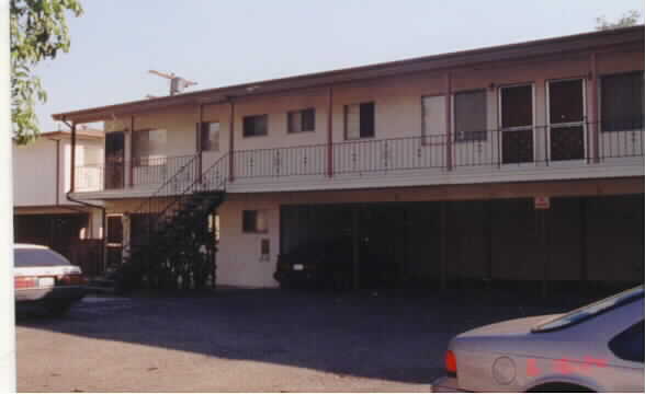 3330 Cedar Ave in Lynwood, CA - Building Photo