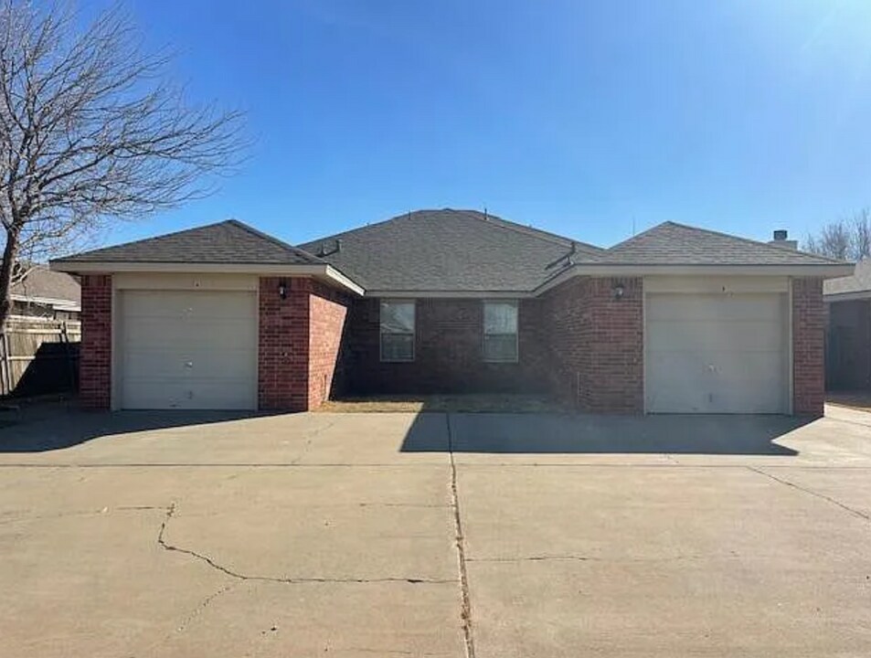 2403 87th St in Lubbock, TX - Foto de edificio