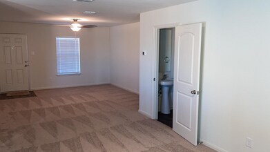 11054 Eyelet Harbor in Converse, TX - Building Photo - Building Photo