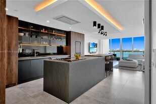 7935 East Dr in North Bay Village, FL - Building Photo