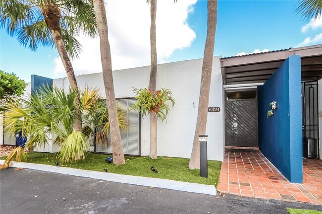 16424 Briar Patch Pl in Miami Lakes, FL - Building Photo - Building Photo