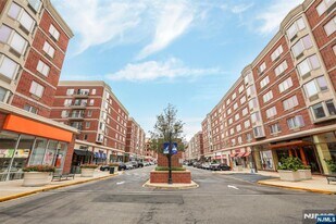 3110 City in Edgewater, NJ - Building Photo