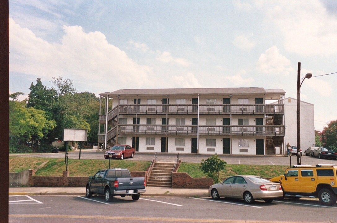 212 Potomac Ave, Unit Potomac Inn unit 13 in Quantico, VA - Building Photo