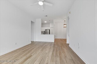 8601 Beach Blvd in Jacksonville, FL - Building Photo - Building Photo