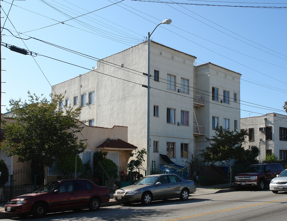 427 N Normandie Ave in Los Angeles, CA - Building Photo