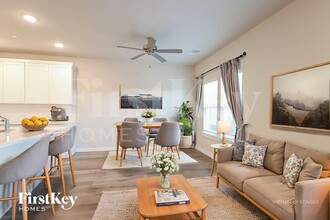 329 N Centro Cir in Shenandoah, TX - Building Photo - Building Photo