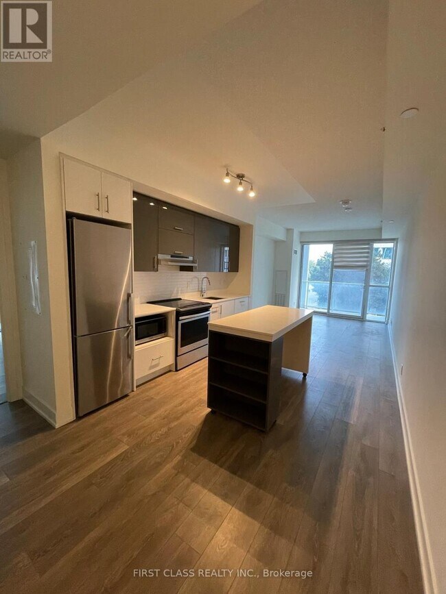 180 Fairview Mall Dr in Toronto, ON - Building Photo - Building Photo