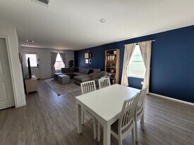 116 Maverick Cv in Pleasanton, TX - Building Photo