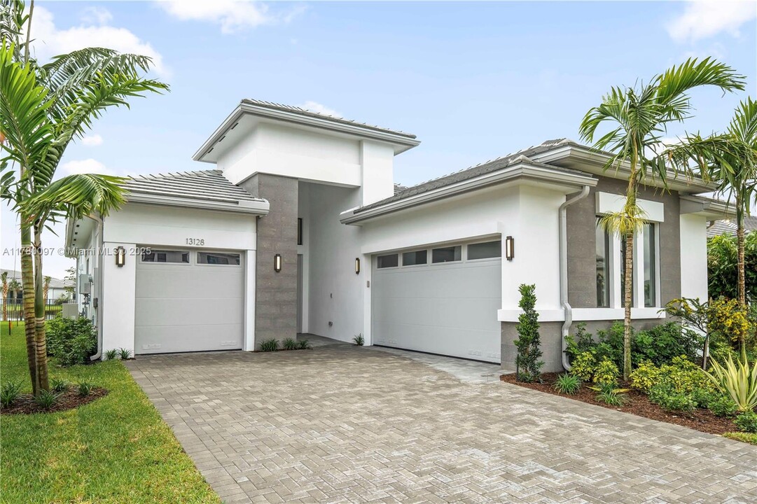 13128 Feathering Wy in Palm Beach Gardens, FL - Building Photo
