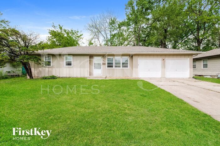 405 SW 11th St in Blue Springs, MO - Building Photo