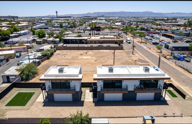 411 N 32nd Pl in Phoenix, AZ - Foto de edificio - Building Photo