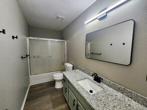 500A SE Chelsey Ln in Oak Grove, MO - Building Photo - Building Photo