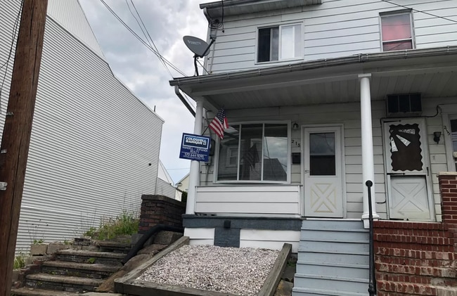 property at 215 N Vine St
