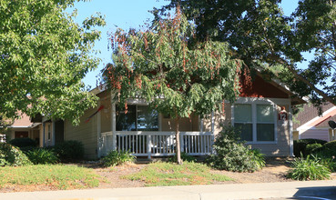 Comfrey Senior Apartments in Galt, CA - Building Photo - Building Photo