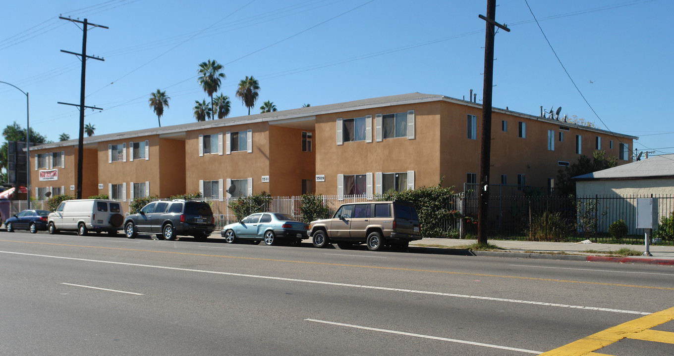 7509-7521 Broadway in Los Angeles, CA - Building Photo