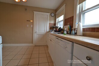 97 Oakland St, Unit 2 in Boston, MA - Foto de edificio - Building Photo