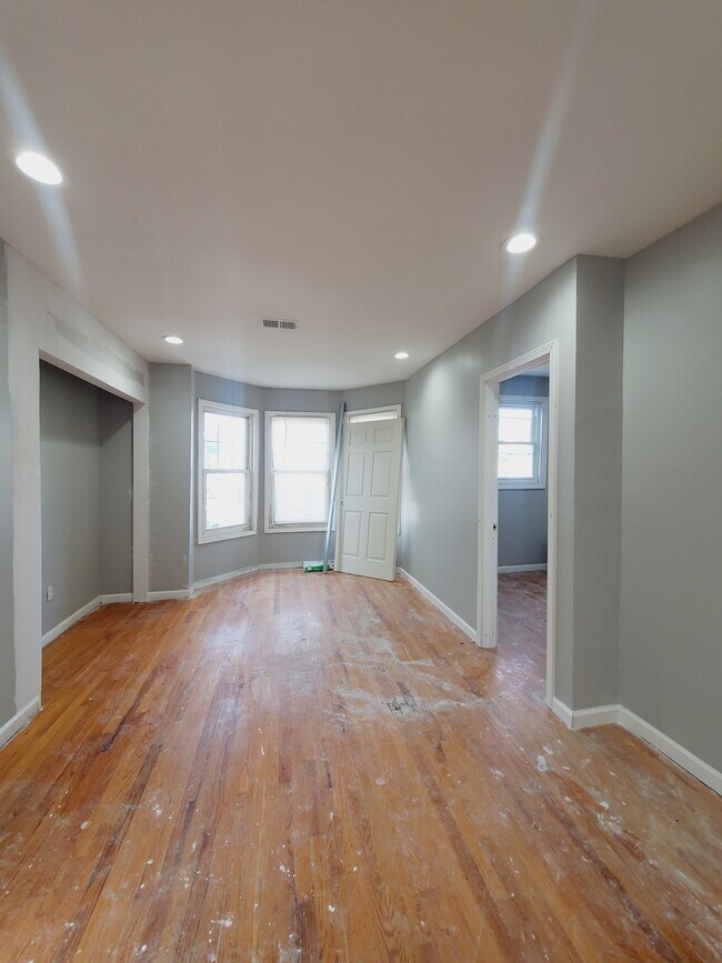 111 Myrtle Ave, Unit 2 in Jersey City, NJ - Foto de edificio - Building Photo